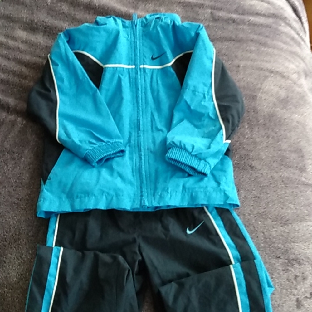 Nike boys 2-piece tracksuit 4t